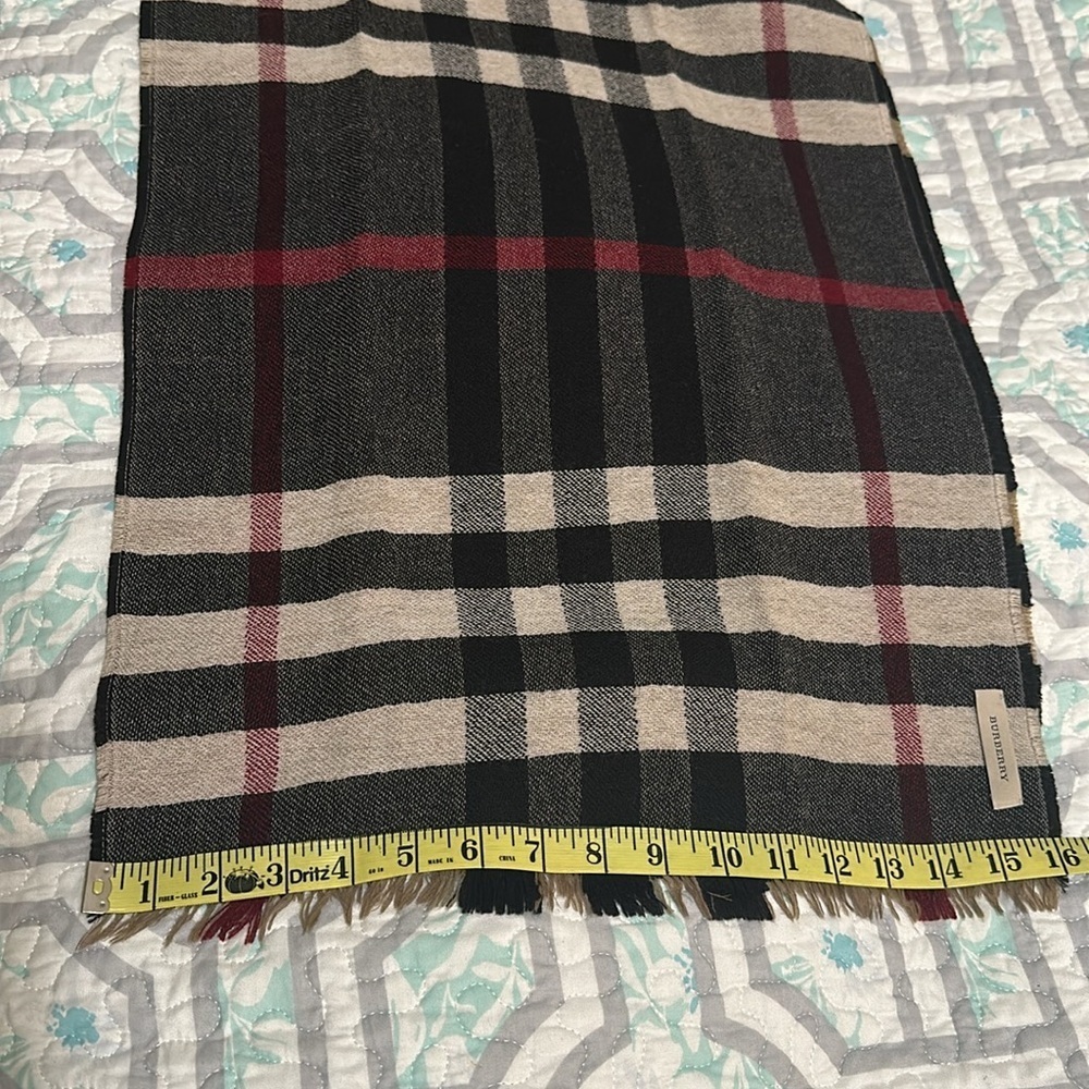 BURBERRY Reversible Wool Plaid Scarf Beige Black Red Fringe Sz 66”x16 - Picture 4 of 6
